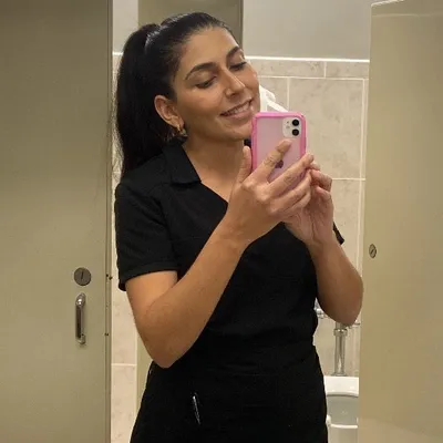 Suélen Natália cleaning