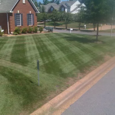 Razors Edge Lawn and Professional Tree Care LLC