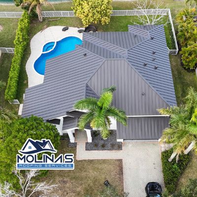Molina's Roofing Services