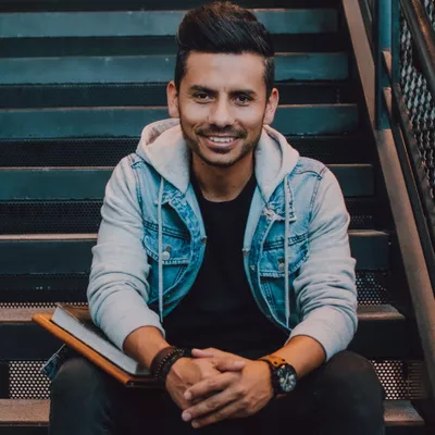 Carlos Josue Guevara | Bilingual Officiant