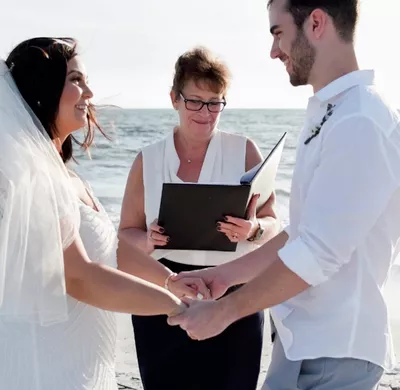 Jennifer Manzo, Officiant