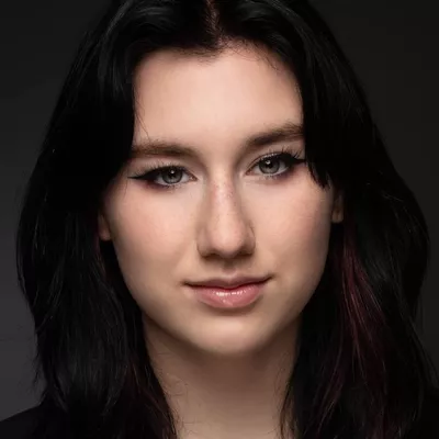 Emily Kiesling (emily.mae.mua)