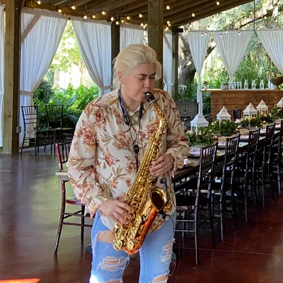 Lyane Saxophone Solo