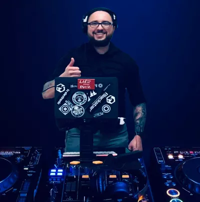 DJ VIBEZZ