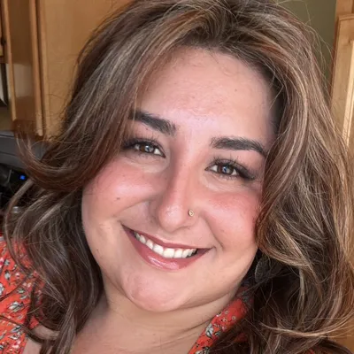 Elvia, Bilingual Wedding Officiant