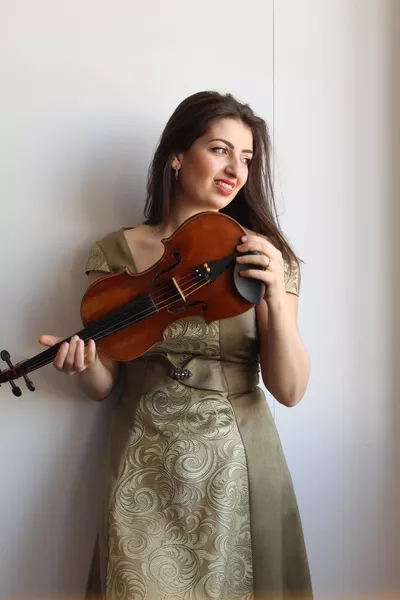 Stela Mkrtichian Violinist