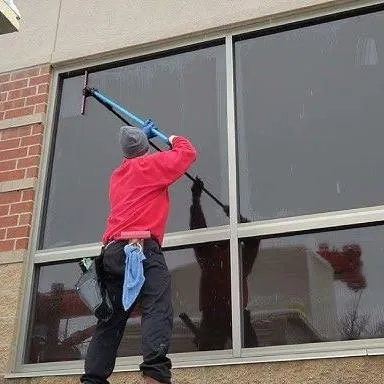 HE WINDOWS CLEANING