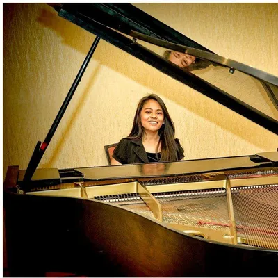 Olivia Piano