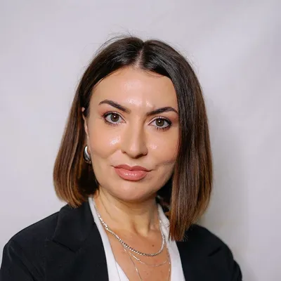Irina Marian makeup artist and hairstylist