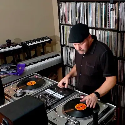 DJ ROZ