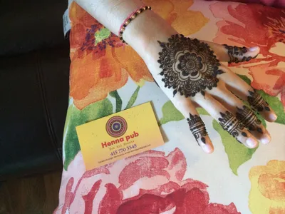 Henna Pub