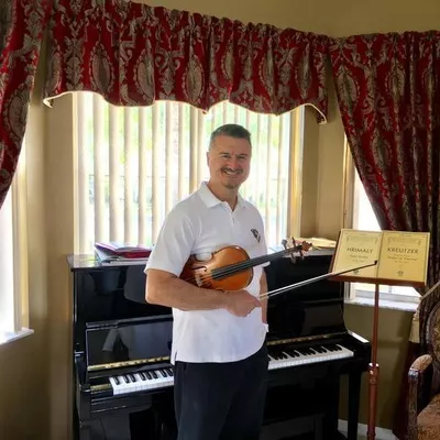 Alex Saldarriaga - Violinist & Violin Teacher