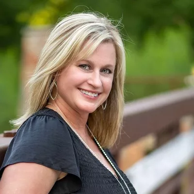 Andria Flores: Freelance Editor