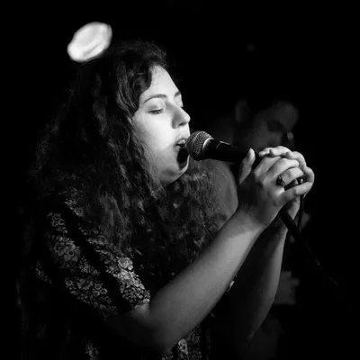 Hila Tako - Voice & Songwriting Teacher