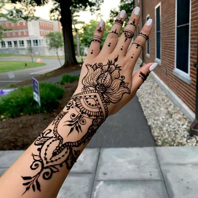 Swirls By Salaam Henna