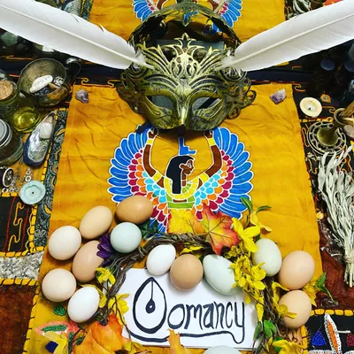 Apis Tarot Reading, Oomancy and Reiki.