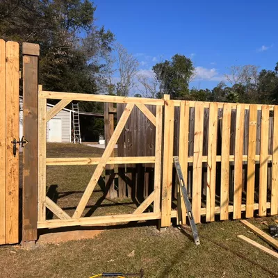 Lopez Fence Services LLC.com