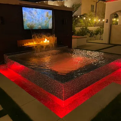 Deluxe Pool