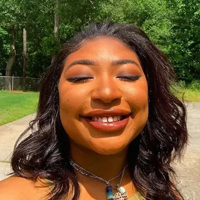 Nia Ballard| Social Media Marketing