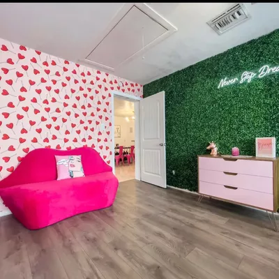 Wallpaper Specialist LLC