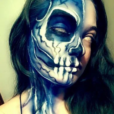 Layna Dull Makeup