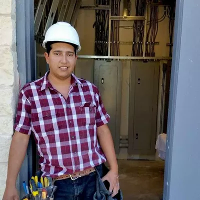 Francisco Velazquez electrician.constructor