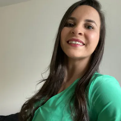 Kezia Costa cleaning