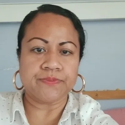 A meticulous Filipina Cleaner