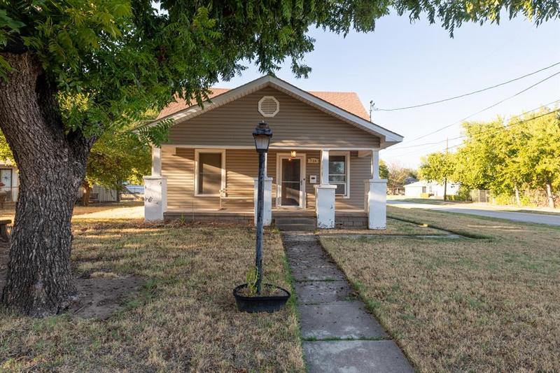 716 East Crafton Street, Henrietta, TX 76365 for Sale