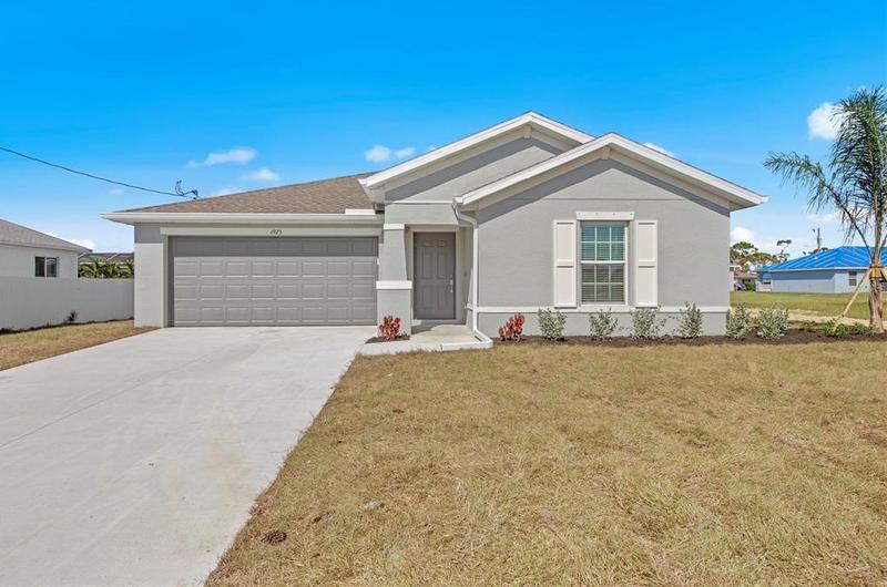 100 Oakwood Ct, Rotonda West, FL 33947 - MLS T3486564 for Sale