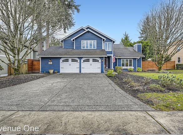 22901 NE 14th St - Sammamish, WA 98074 - Home For Rent