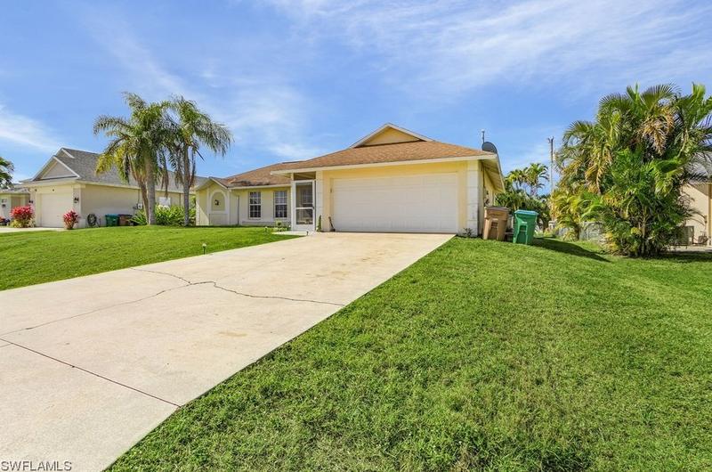 910 SW 10th Pl, Cape Coral, FL 33991 - MLS 224011804 for Sale