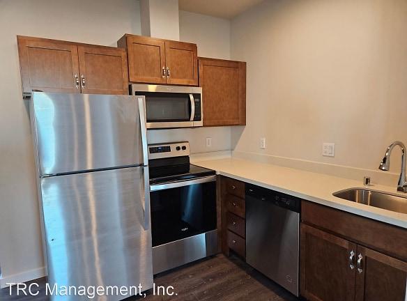 2701 Wetmore Ave - Everett, WA 98201 - Home For Rent
