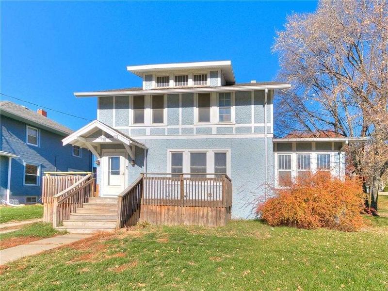 110 W Pershing Drive, Brooklyn, IA 52211  622222499 for Sale
