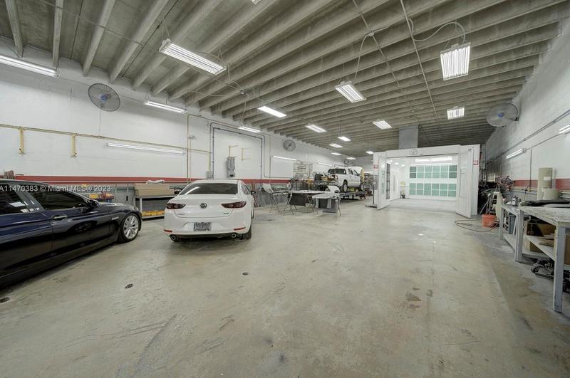 Bodyshop For Sale in Kendall, Miami, FL 33186 - MLS A11470383