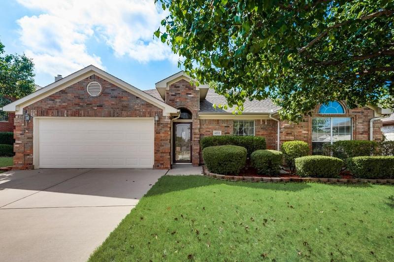 6213 Holliwell Ln, Fort Worth, TX 76179 - MLS 20522834 for Sale