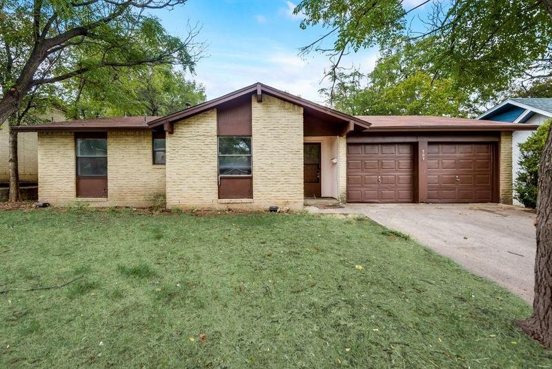 703 Johns Dr, Euless, TX 76039 for Sale