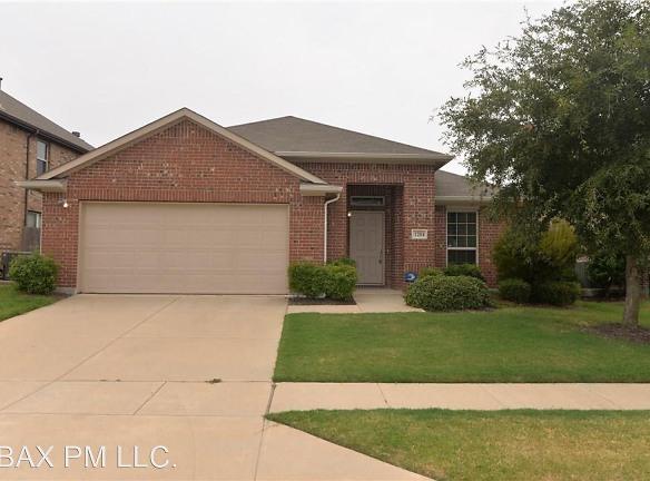 1204 Kittyhawk Dr - Little Elm, TX 75068 - Home For Rent