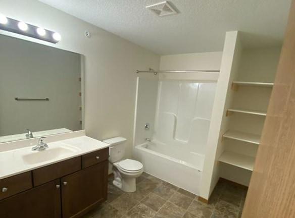 2805 Cardinal Ave - Faribault, MN 55021 - Home For Rent