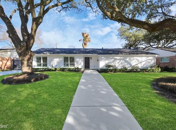 2619 Stoney Brook Dr - Houston, TX 77063 - Home For Rent