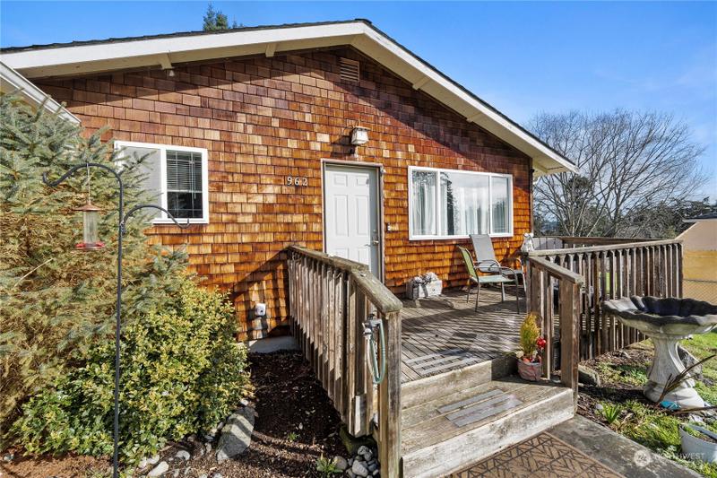 962 Cathlamet Drive, Oak Harbor, WA 98277 for Sale