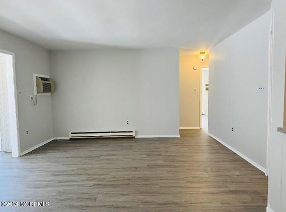 134 Manchester Ct - Red Bank, NJ 07701 - Home For Rent