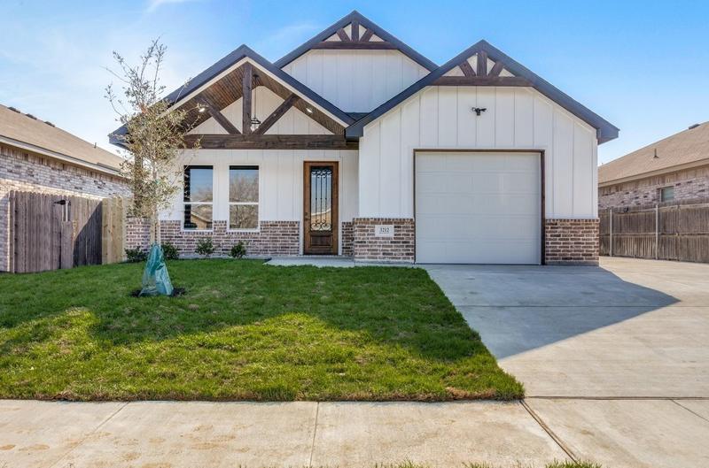 3212 Royal Crest Dr, Fort Worth, TX 76140 - MLS 20530593 for Sale
