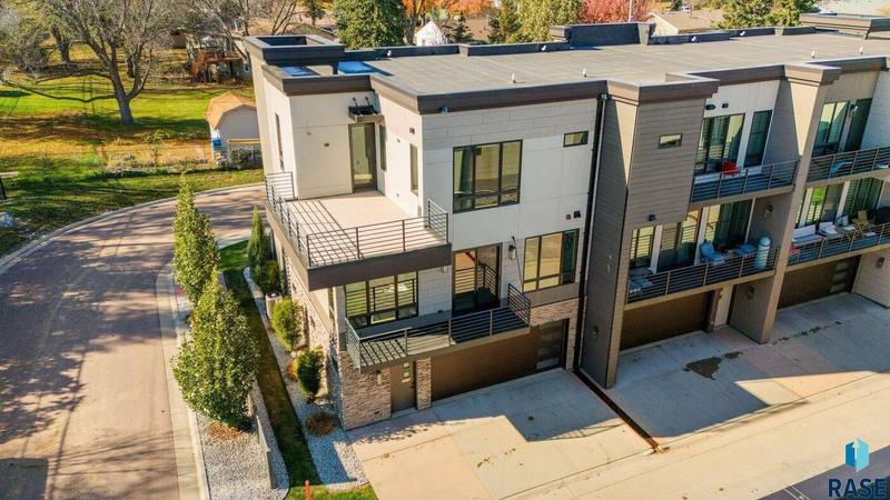 2816 S Oriya Pl, Sioux Falls, SD 57106  621033776 for Sale