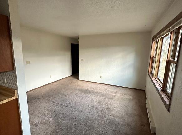 107 Brown Ave - Lisbon, ND 58054 - Home For Rent