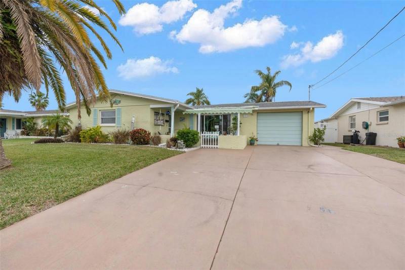 6525 LEESIDE ISLE, HUDSON, FL 34667 Single Family Residence For Sale  MLS# W7860932