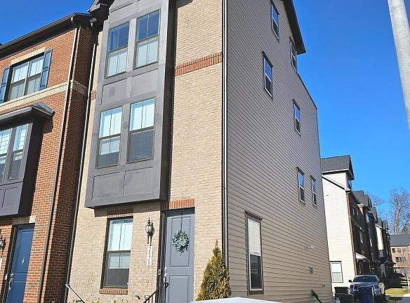 2828 Dart Dr - Alexandria, VA 22306 - Home For Rent
