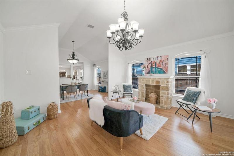 1818 W SUMMIT AVE, San Antonio, TX 78201-4934 for Sale