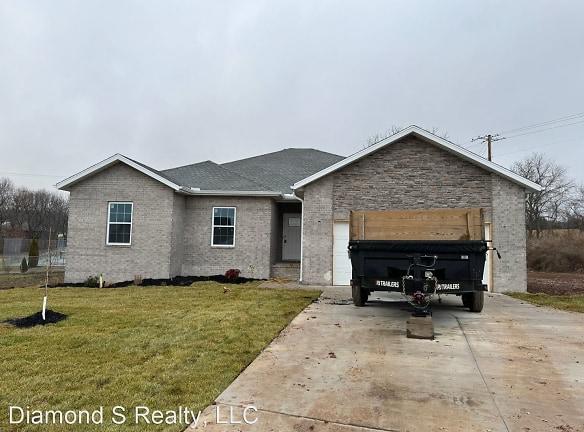 2210 Regan Cir - Ozark, MO 65721 - Home For Rent