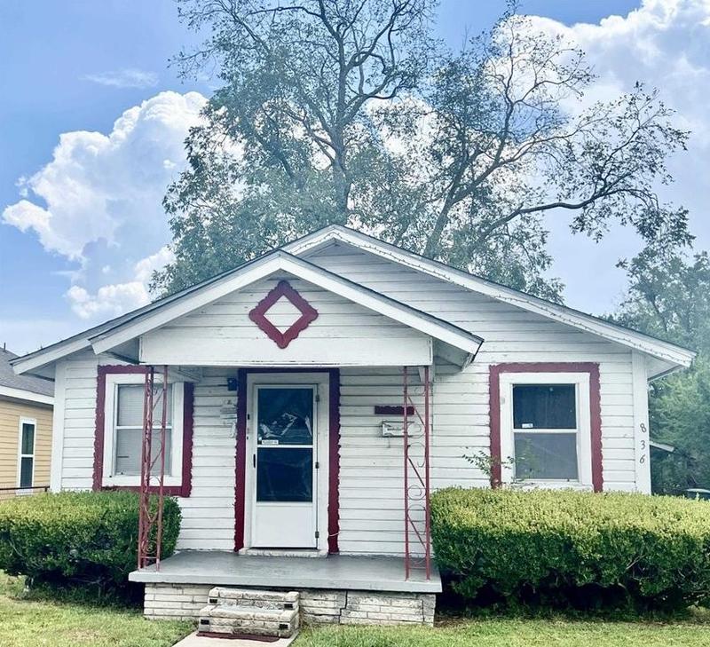 836 W 17th St, Port Arthur, TX 77640 - MLS 3150940 for Sale